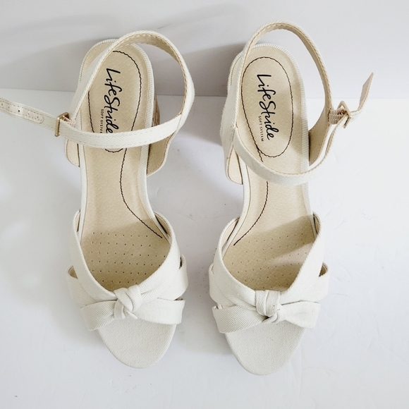 NEW Life Stride White Platforms Sandals - Picture 4 of 6